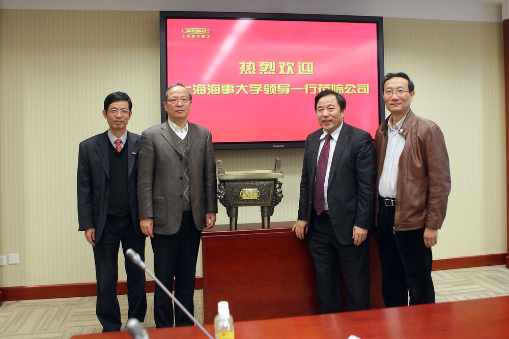 上海振华重工(集团)股份有限公司向意昂4娱乐赠送礼品 上海振华重工(集团)股份有限公司向意昂4娱乐赠送礼品